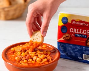 Plato de callos junto a callos de tenera Montealbor